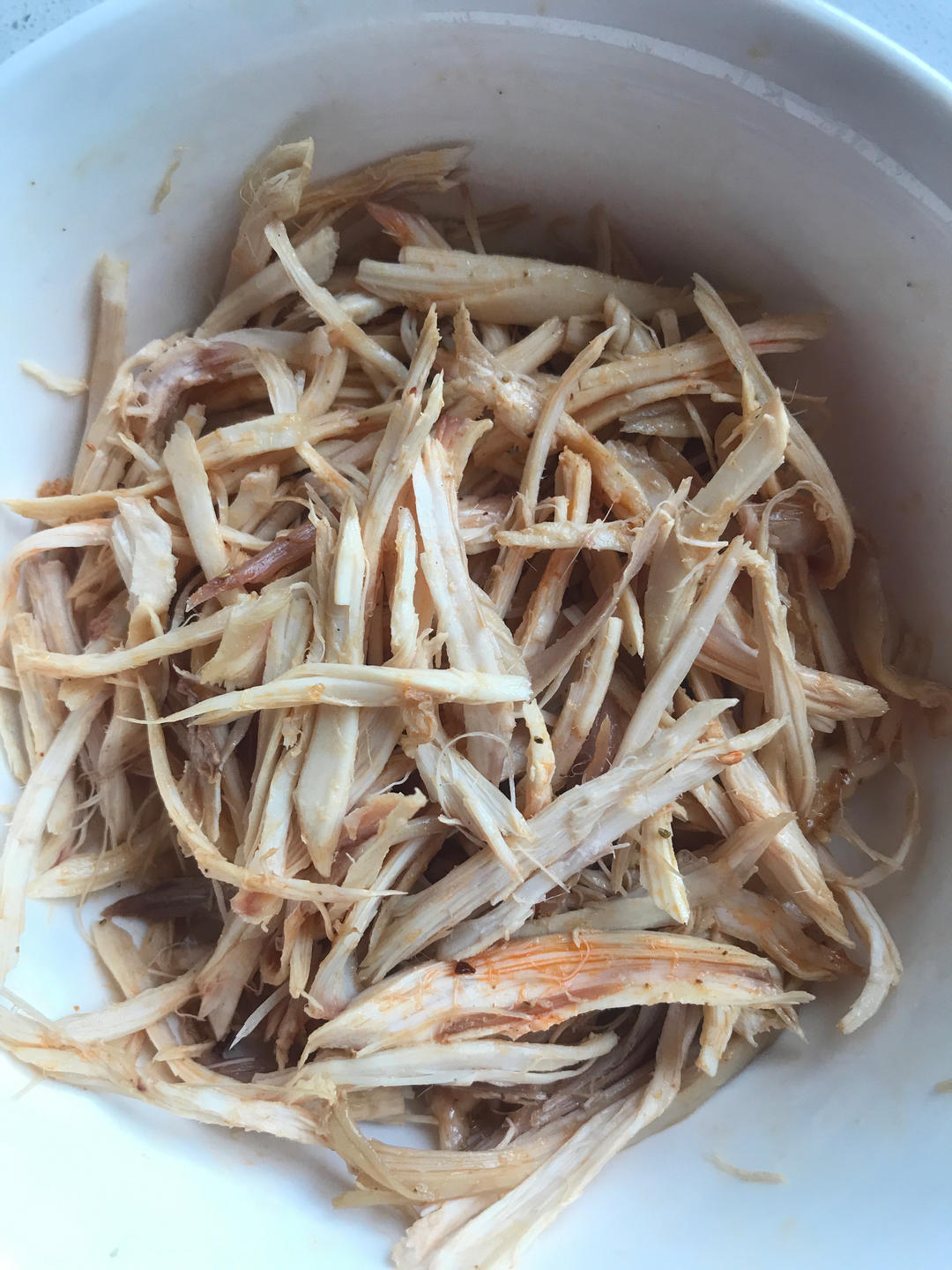 手撕麻辣鸡丝，麻麻辣辣的感觉很夏天