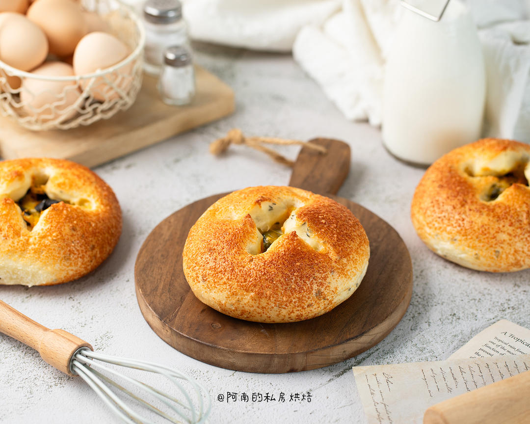 咸口面包：花椒叶芝士肉松墨鱼肠面包！
