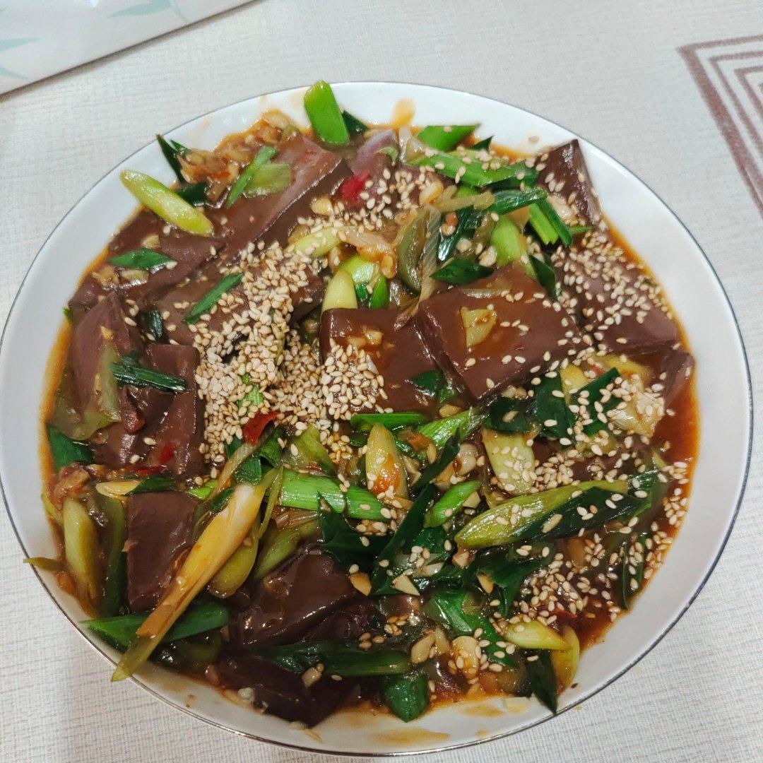 青蒜炒鸭血-有它能吃两大碗饭