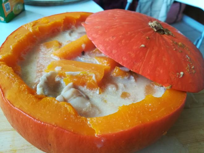 用食材做容器的南瓜蘑菇汤的做法