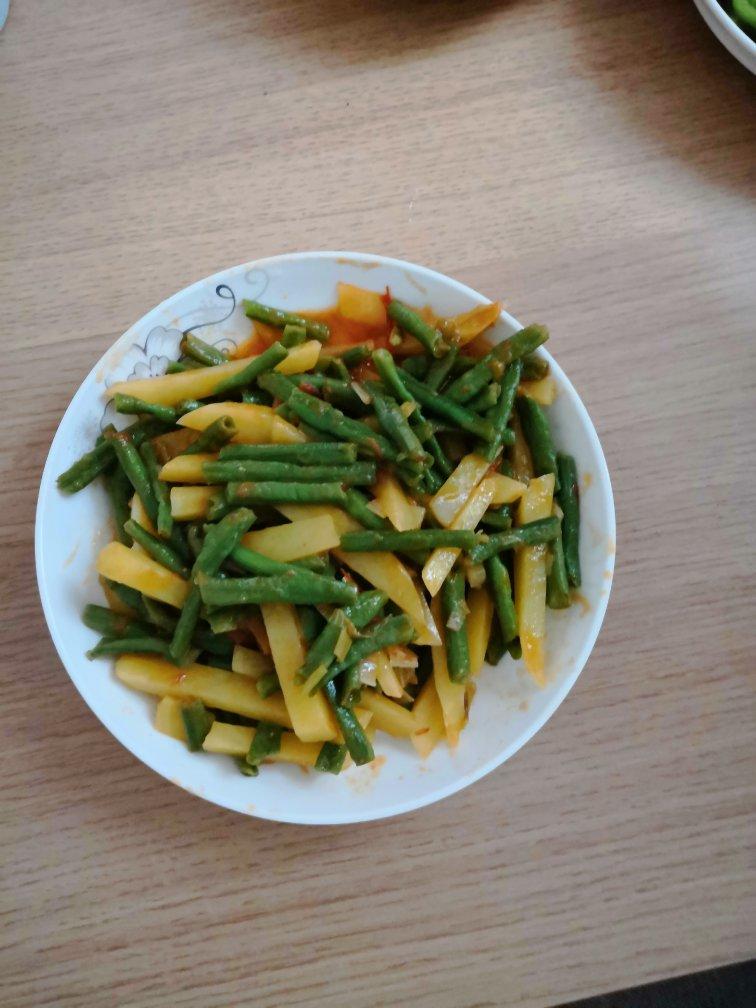 小美版豇豆炒土豆条