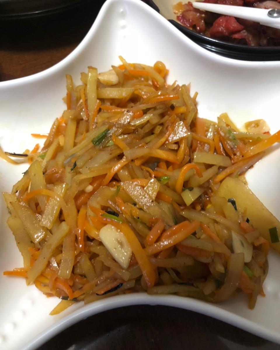 素炒土豆胡萝卜丝