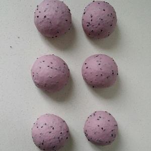紫薯黑芝麻碱水贝果的做法 步骤2