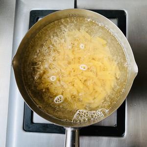 奶油蘑菇通心粉的做法 步骤2