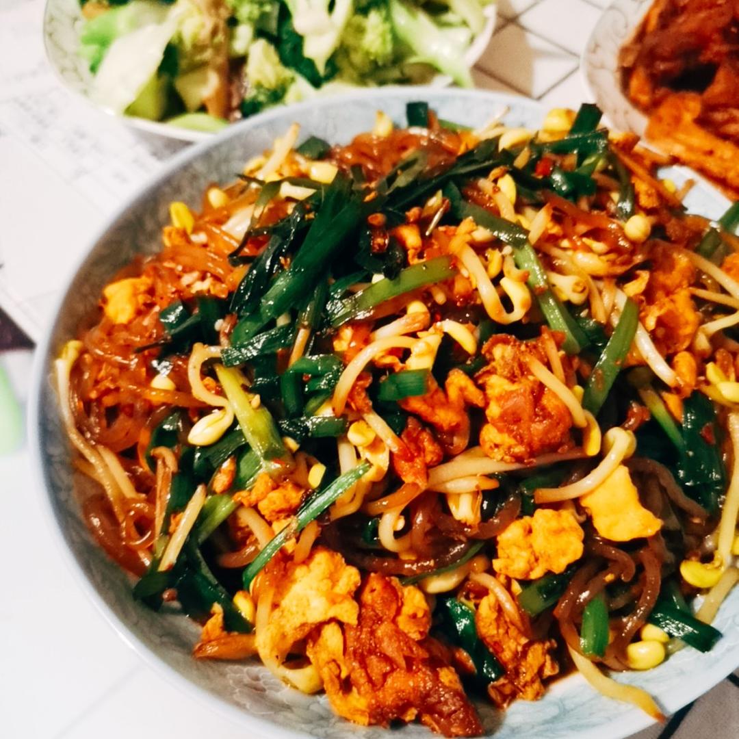 家庭版炒合菜【绿豆芽粉条炒鸡蛋】