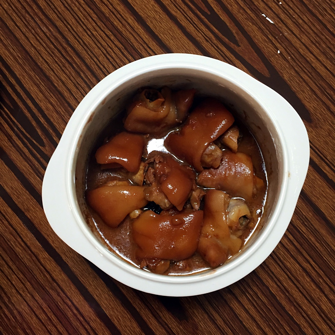 南乳花生猪脚煲