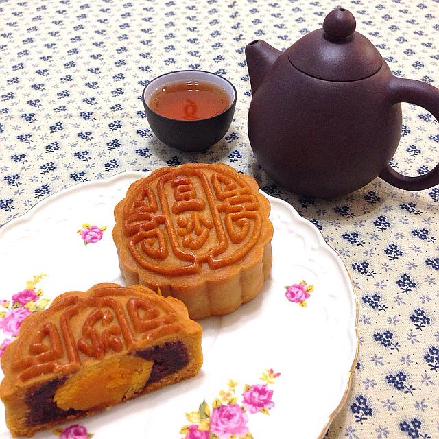 广式月饼－－蛋黄豆沙月饼