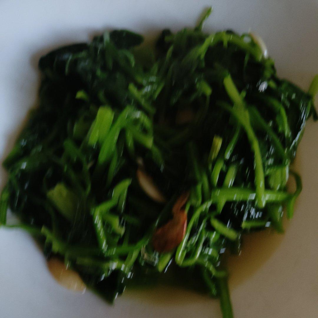 不涩口又嫩的清炒菠菜