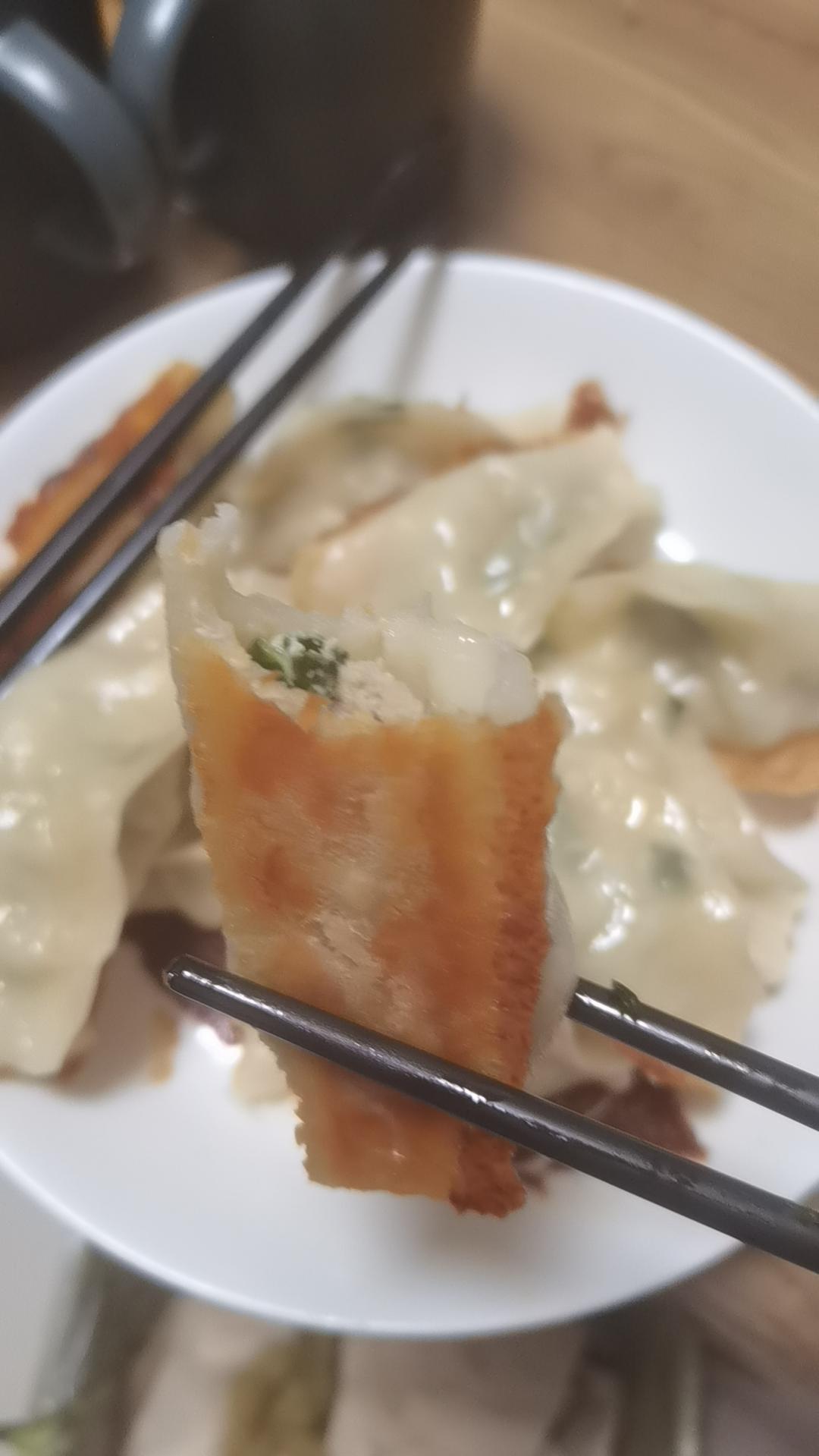鲅鱼荠菜锅贴