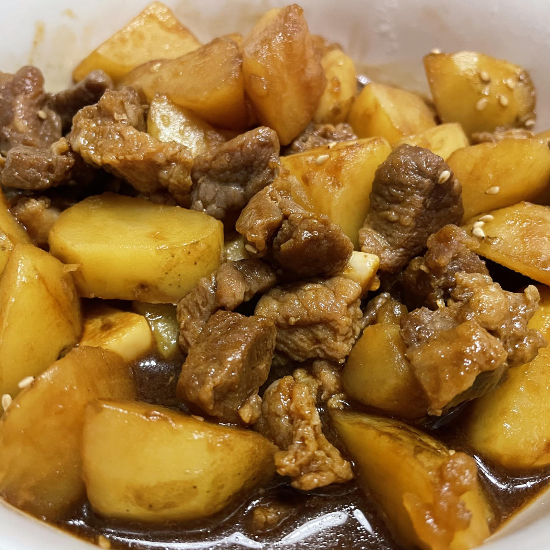 小土豆烧牛肉，红烧牛腩，好吃到舔盘