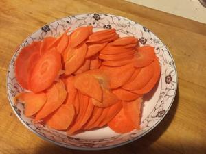 胡萝卜炒杏鲍菇的做法 步骤2