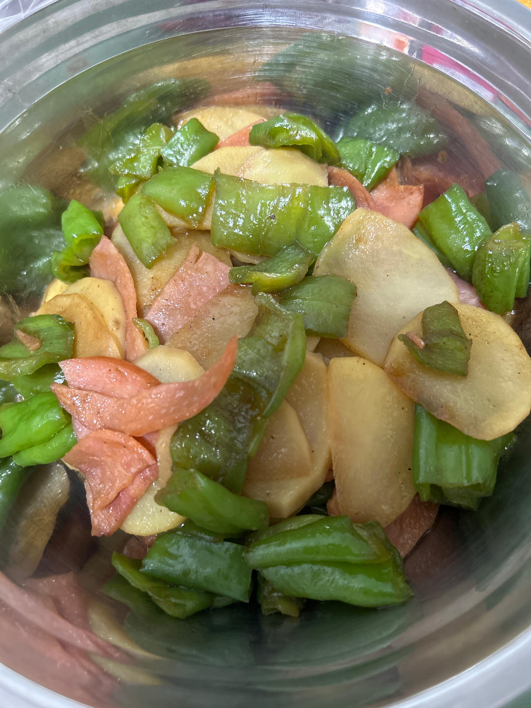 经典下饭神器———青椒火腿炒土豆片