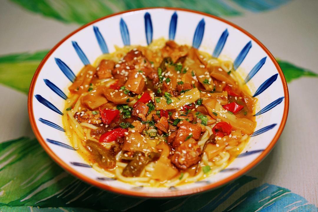 快手煮面:藤椒鸡拉面