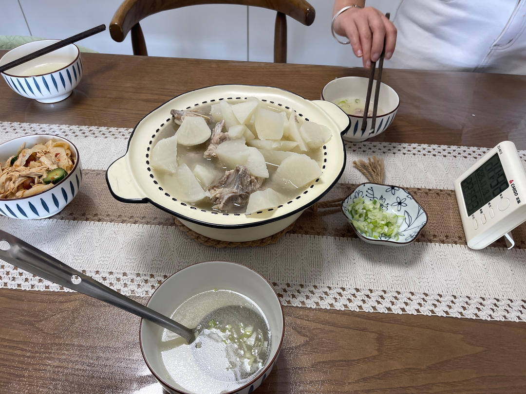 萝卜炖排骨-秋冬懒人汤