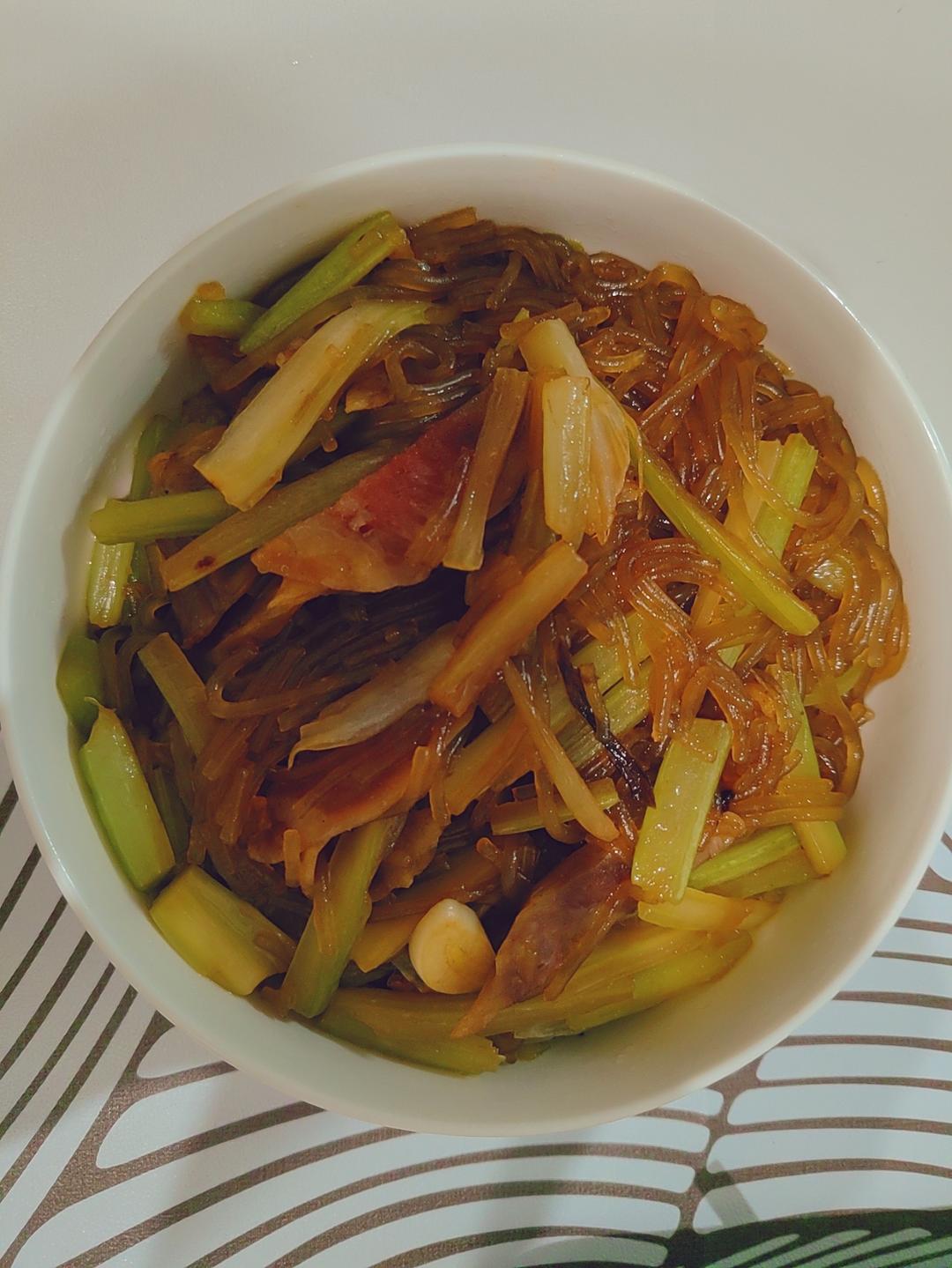 芹菜炒粉条(故乡的味道)