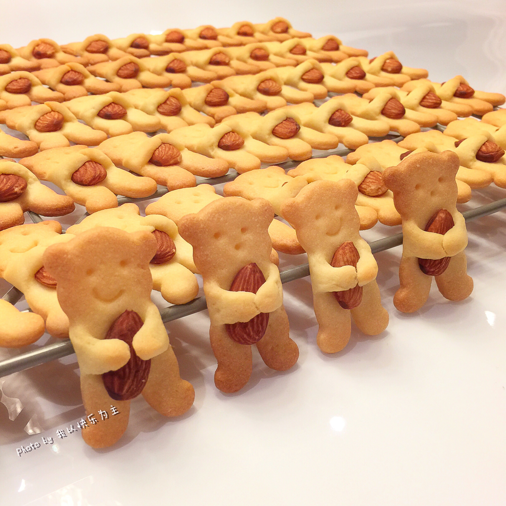 小熊抱杏仁饼干