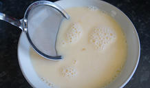 香滑鲜奶炖蛋的做法 步骤4
