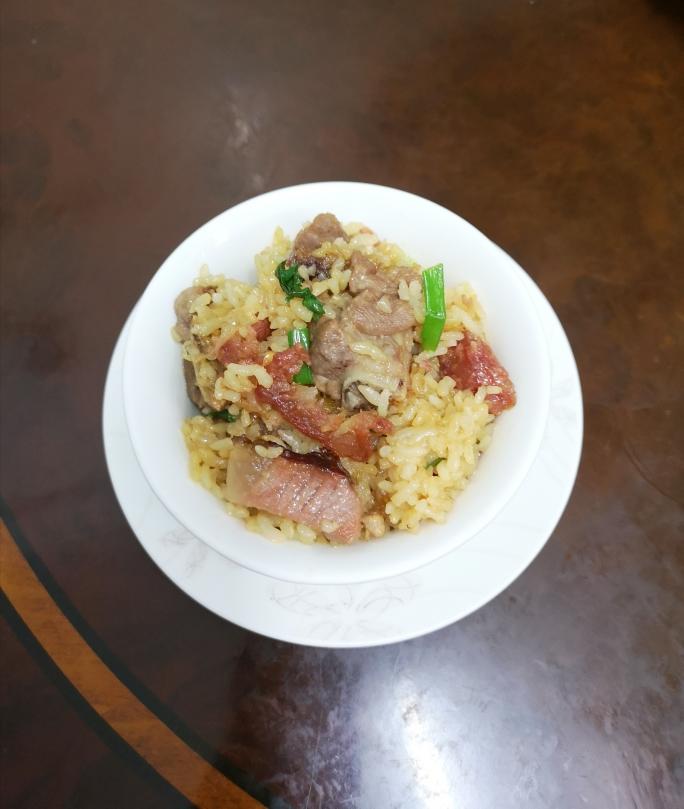 排骨腊肠腊肉煲仔饭的做法