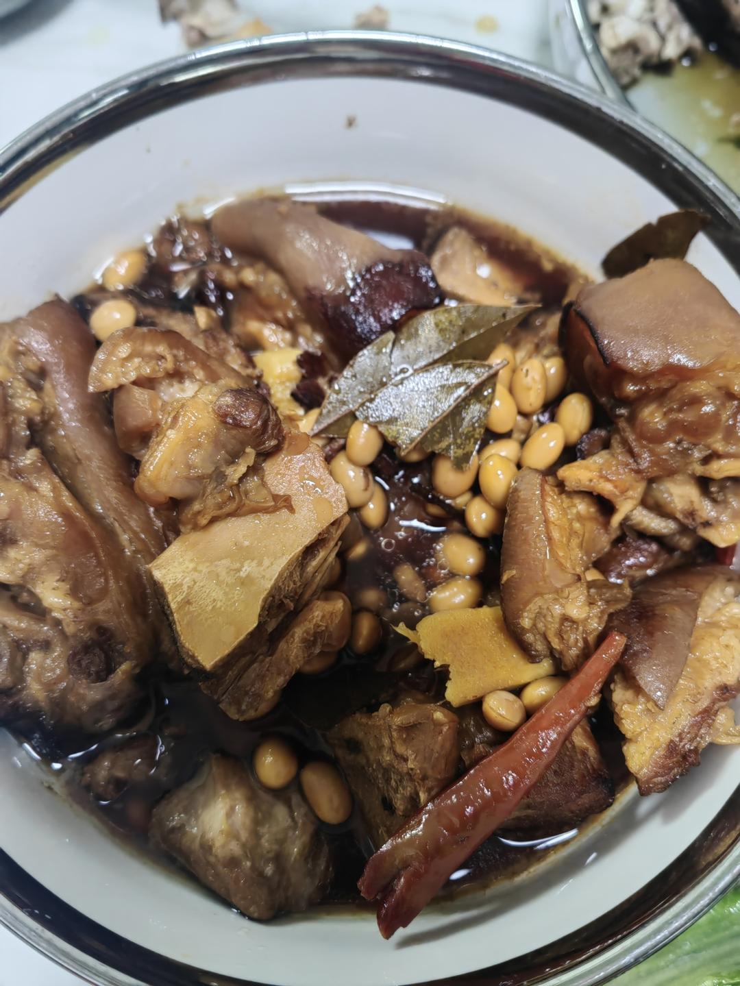黄豆焖猪蹄