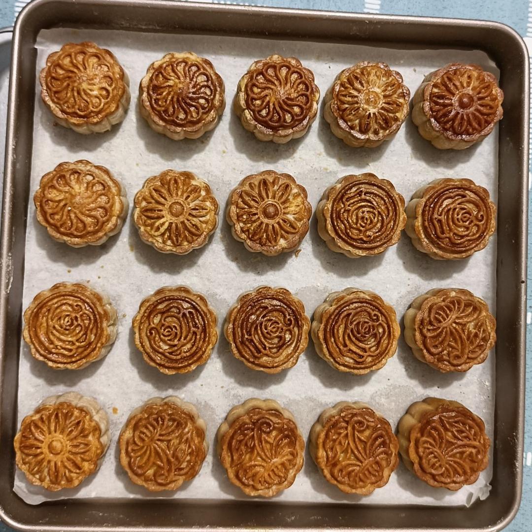 广式月饼—蛋黄莲蓉月饼