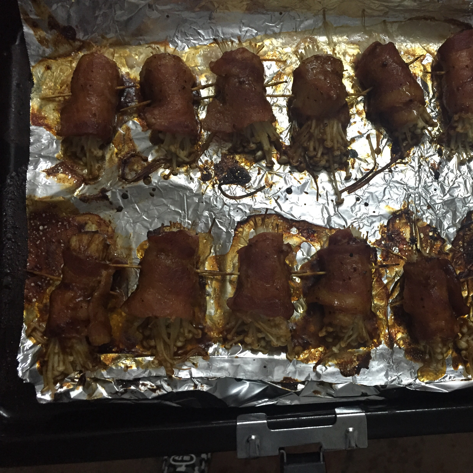 酱烤金针菇培根卷