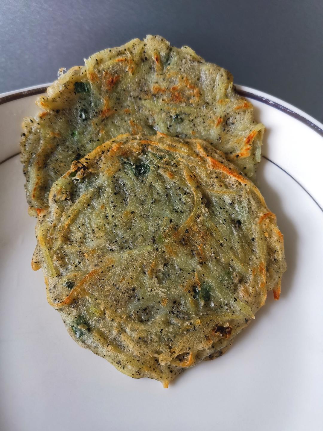 营养好吃的土豆丝葱花海苔煎饼～