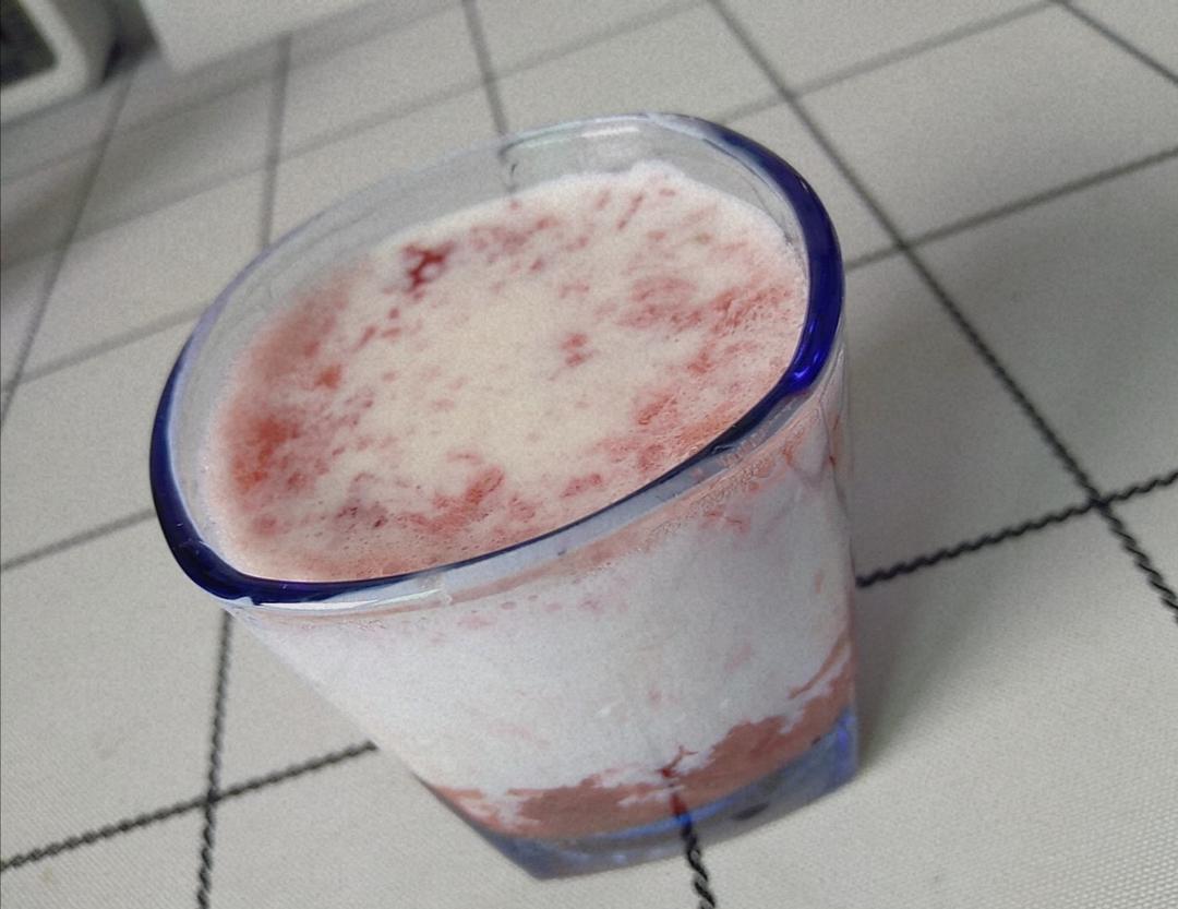 火爆ins的“草莓牛奶”