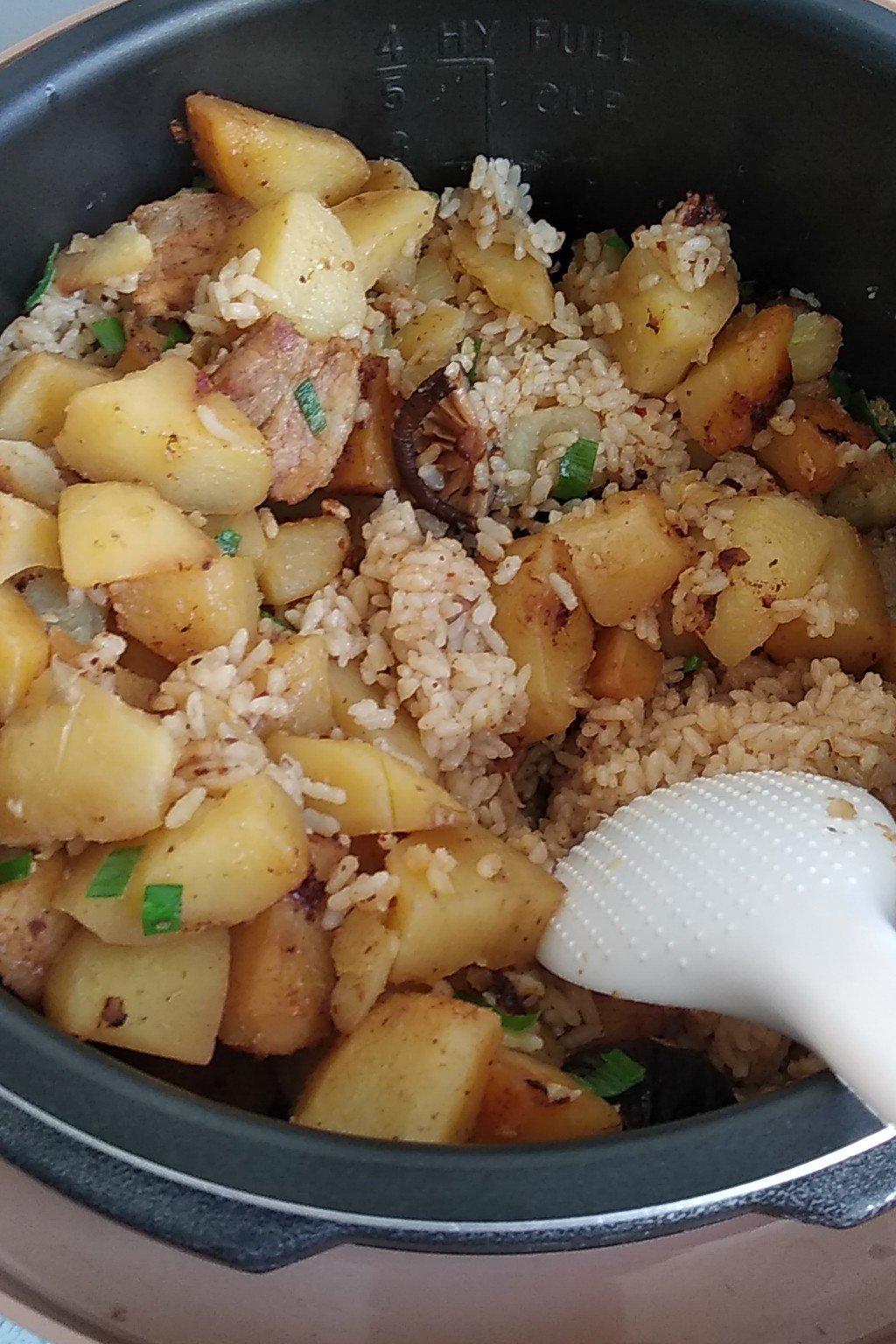 焙子做的土豆焖饭电饭锅版