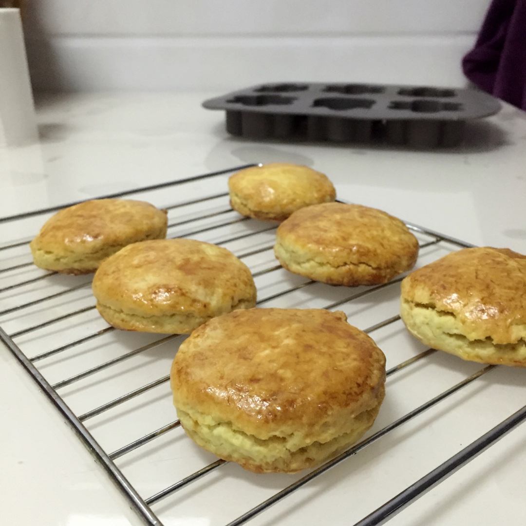 【视频】3分钟 奶油司康Scone(可能是世界上最快手的司康) 消耗淡奶油～