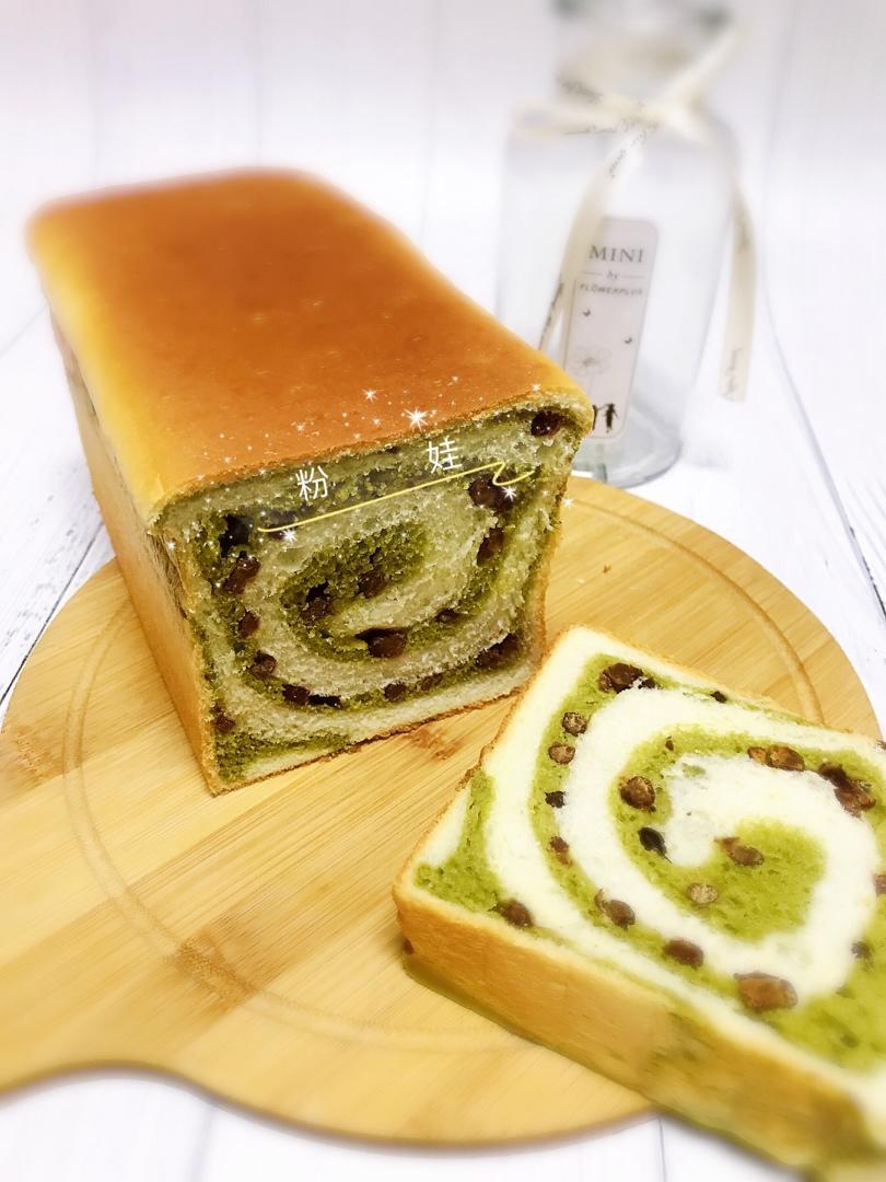 清香柔软的抹茶红豆吐司