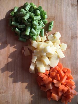 【简单素食】之豆角焖饭的做法 步骤1