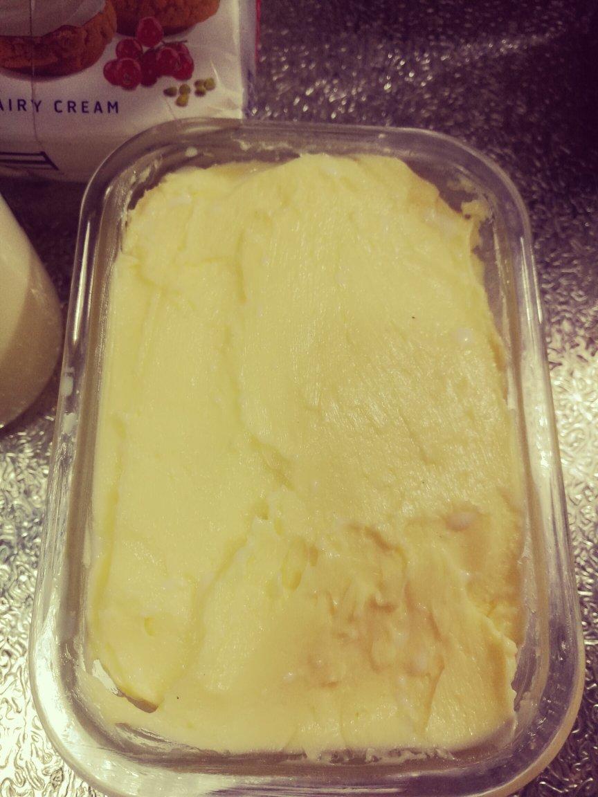 啦啦加油做的家庭自制黄油和酪乳homemadebutterandbuttermilk