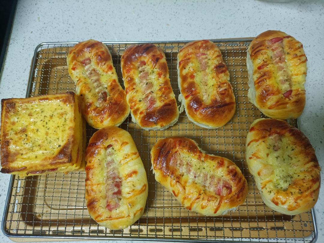 一个面团撑起一家店的台式面包—香肠面包