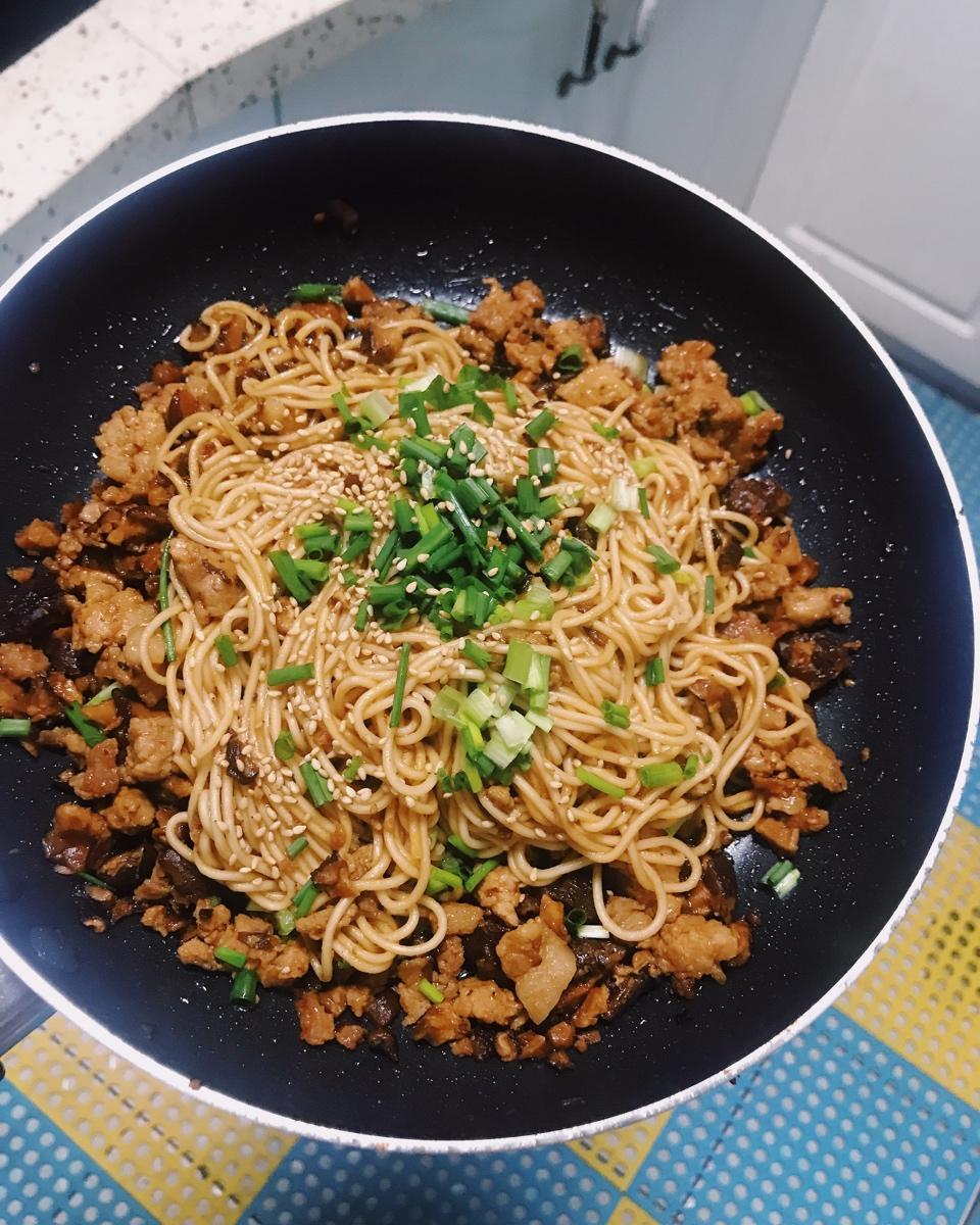 香菇肉末拌面