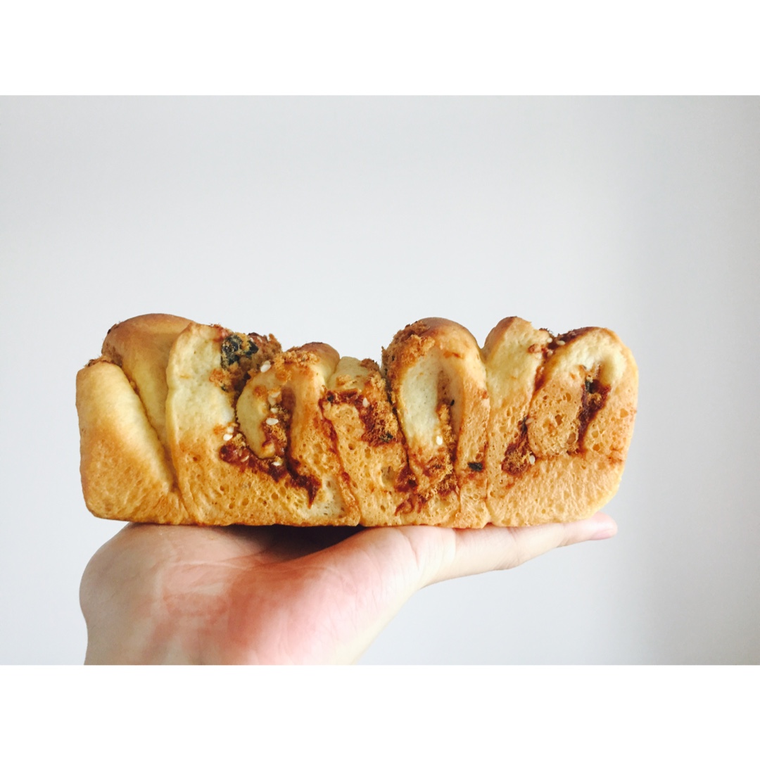 手撕千层肉松面包