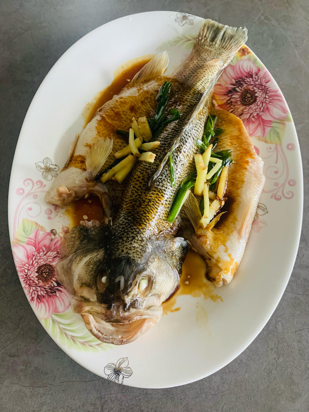 10分钟做 清蒸鲈鱼 （附切鱼图解）