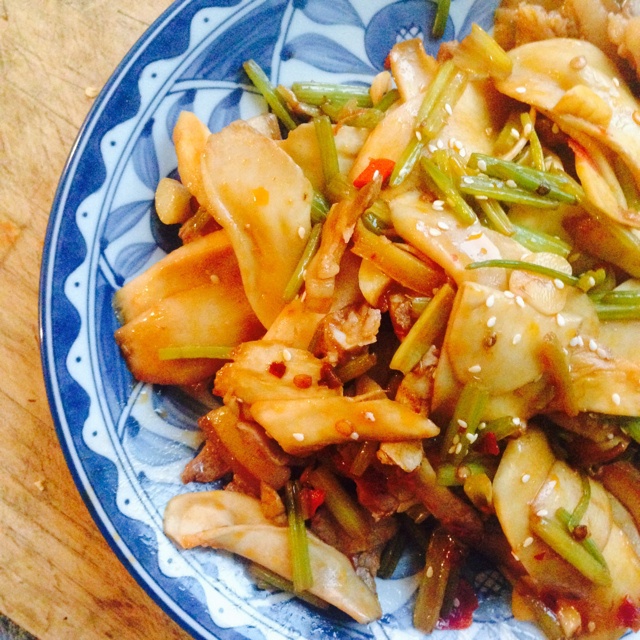 五花肉爆炒杏鲍菇