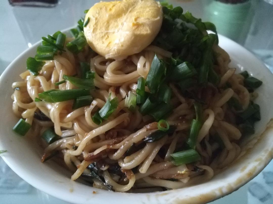 黄磊做给女儿的招牌葱油拌面