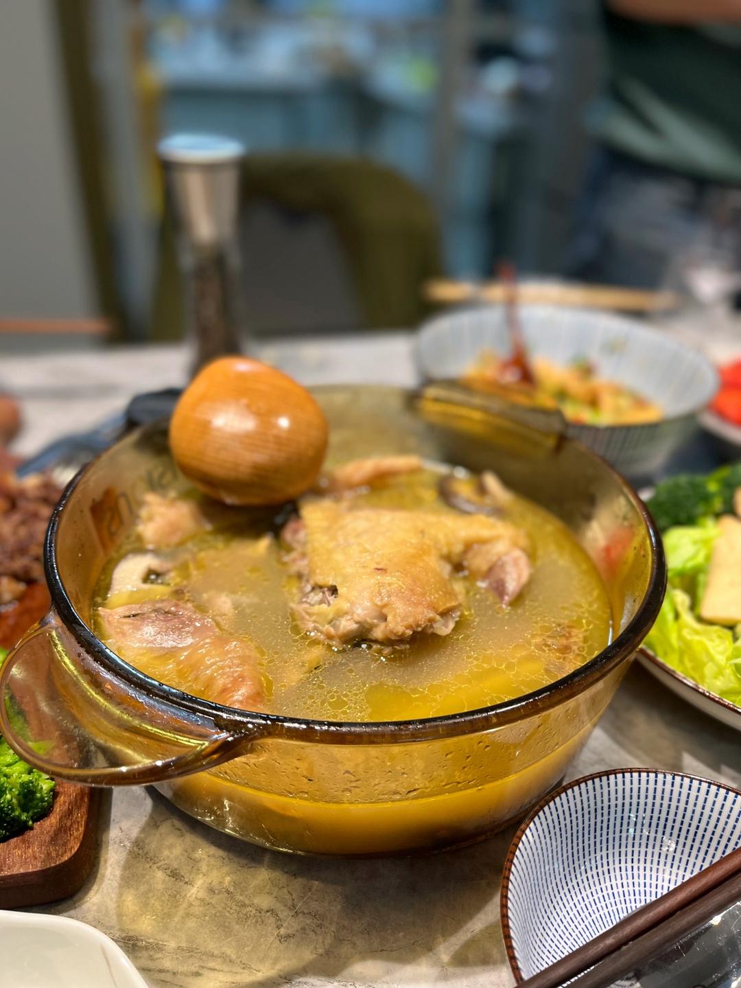 松茸炖土鸡汤