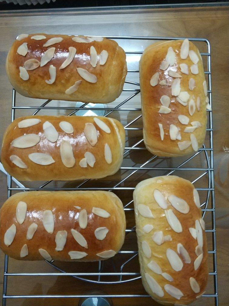 酸奶红豆小枕头面包