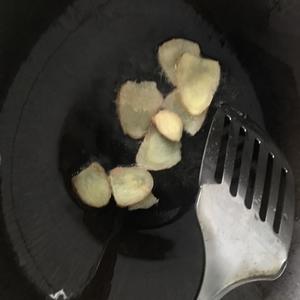 香菇鸡块的做法 步骤3