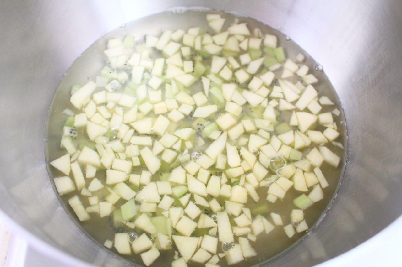 苹果猕猴桃甜汤 －最适合宝宝秋天喝的水果甜汤的做法 步骤5