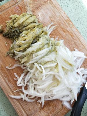 排骨酸菜炖冻豆腐的做法 步骤5