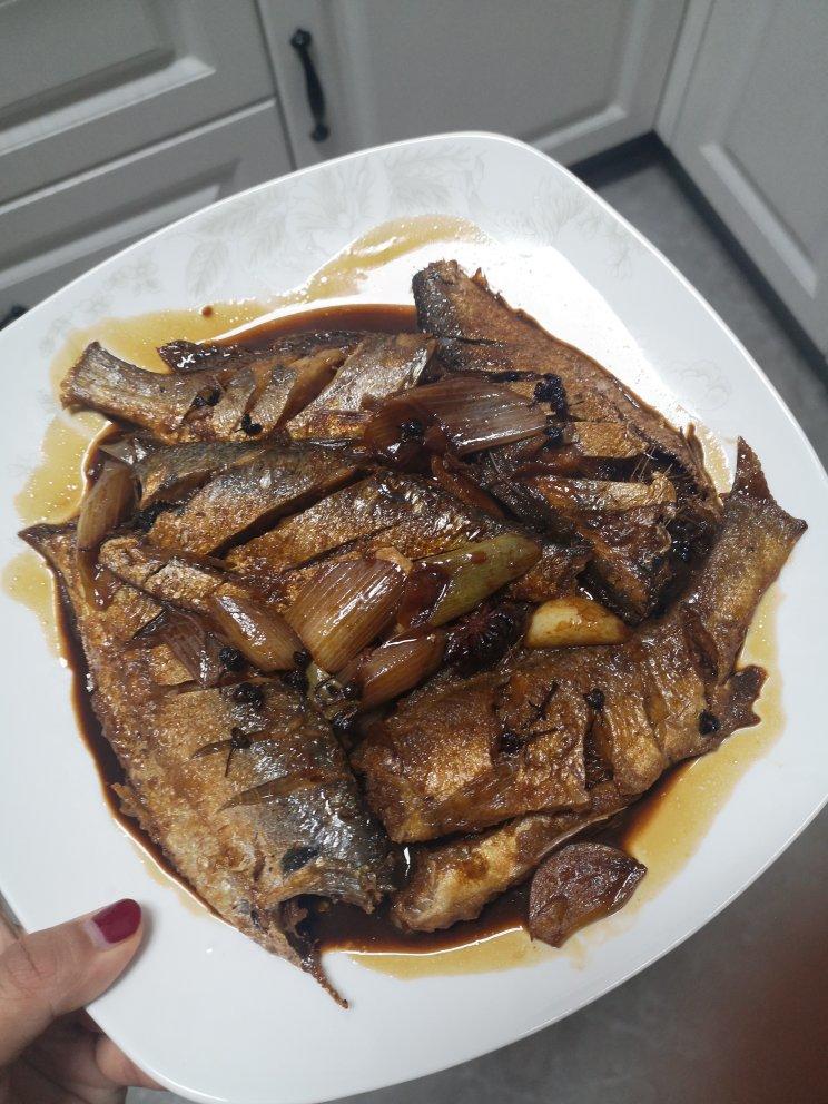传统中式红烧平鱼