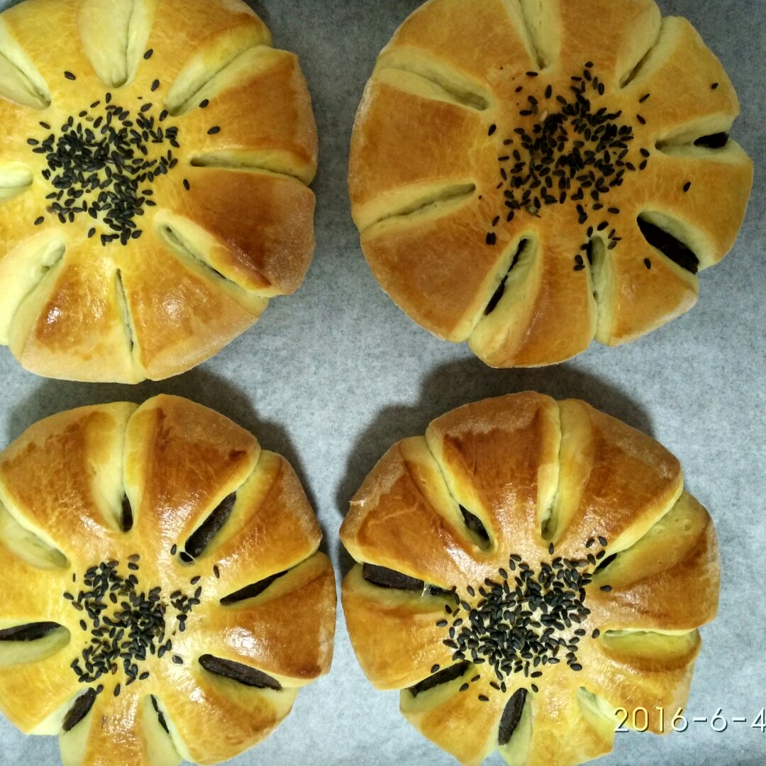 花朵豆沙面包