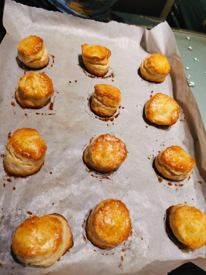 【视频】3分钟 奶油司康Scone(可能是世界上最快手的司康) 消耗淡奶油～