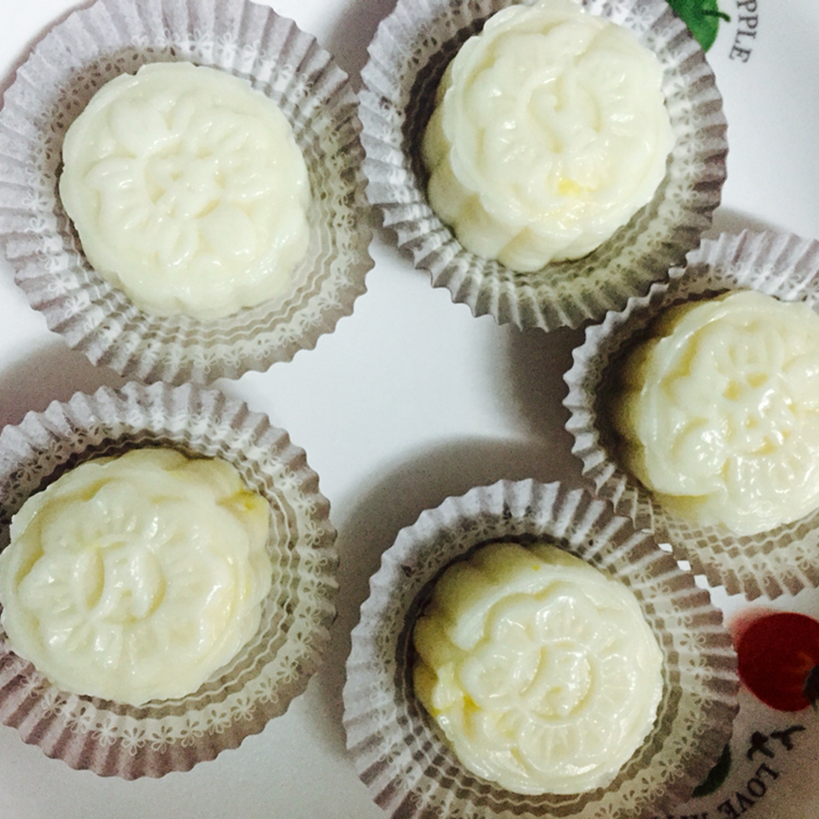 芒果芝士冰皮月饼