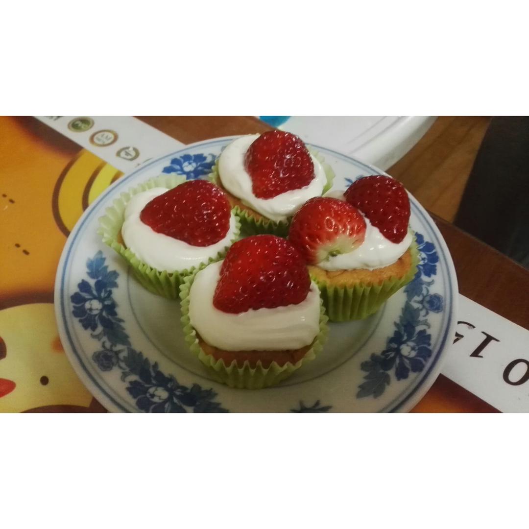 鲜奶油戚风杯子蛋糕（纸杯蛋糕）