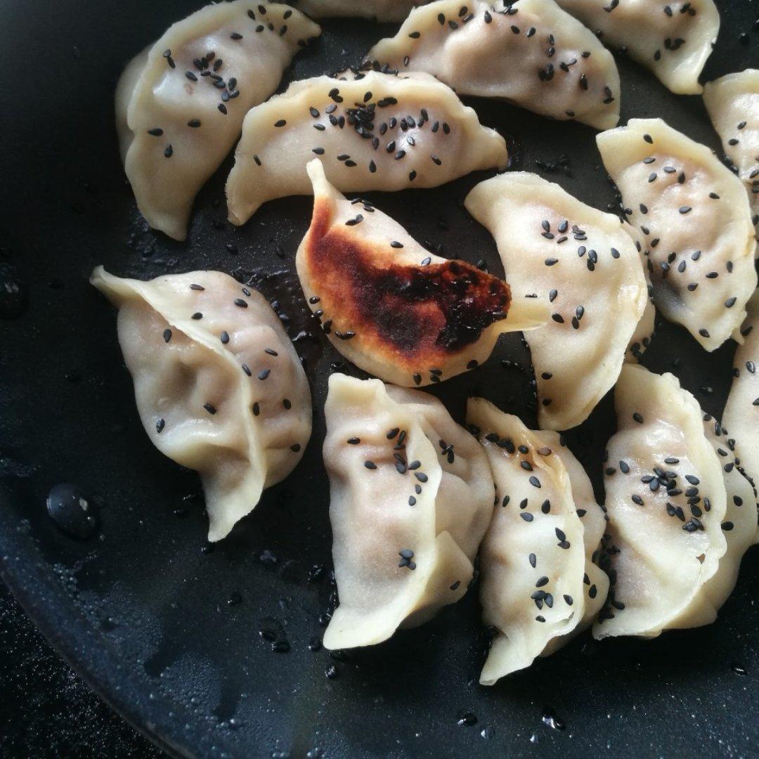 上海味道的鲜肉锅贴