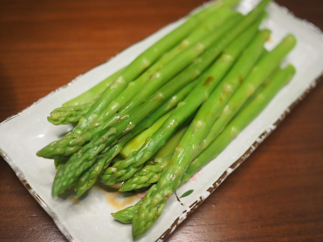 白灼芦笋